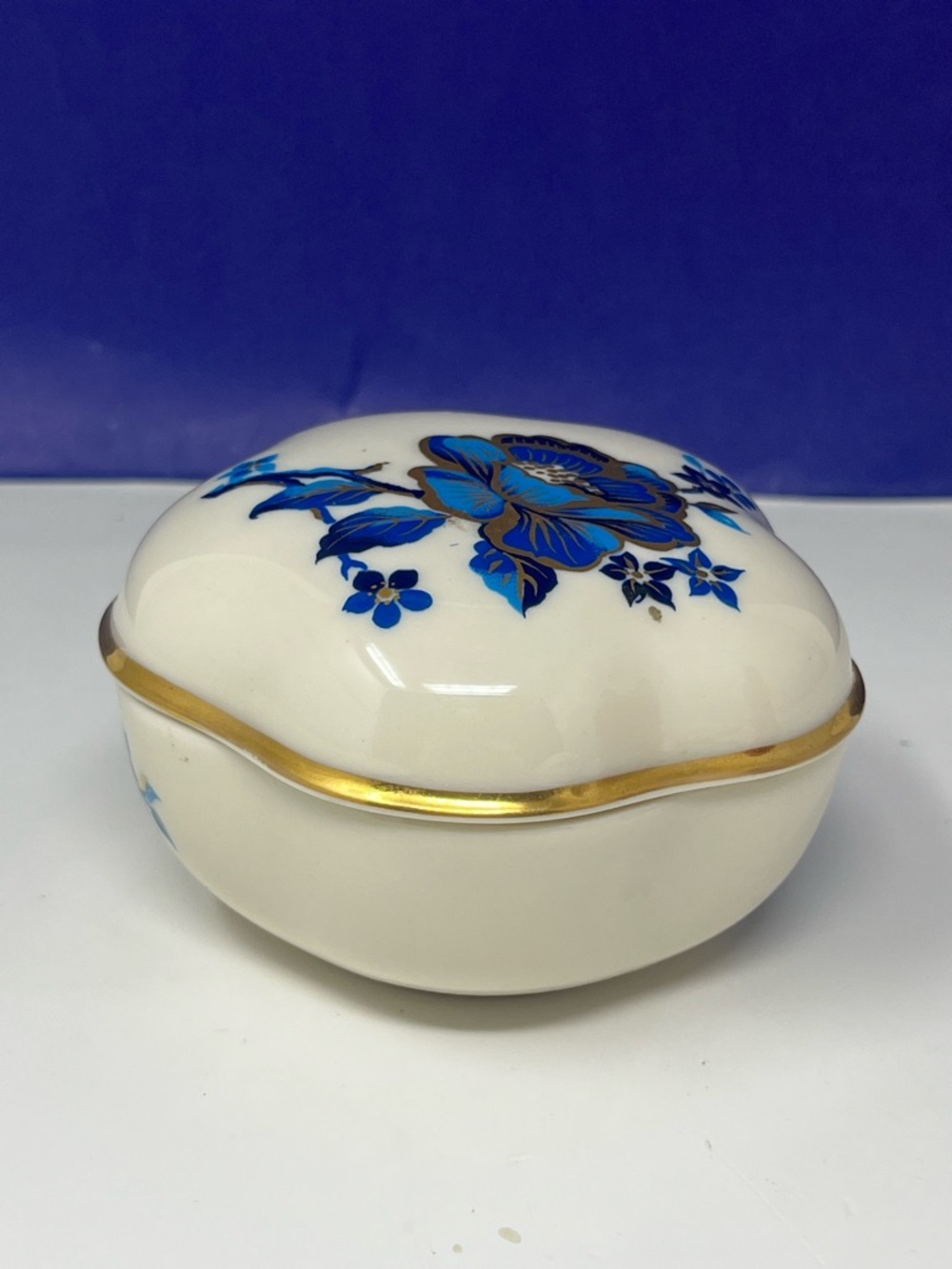 Lenox Pagoda Porcelain Trinket Box Blue Floral 24 K Gold Trim